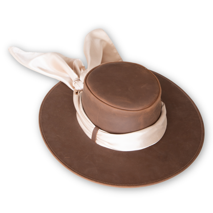 SOMBRERO CAFÉ DE CUERO CON PAÑUELO