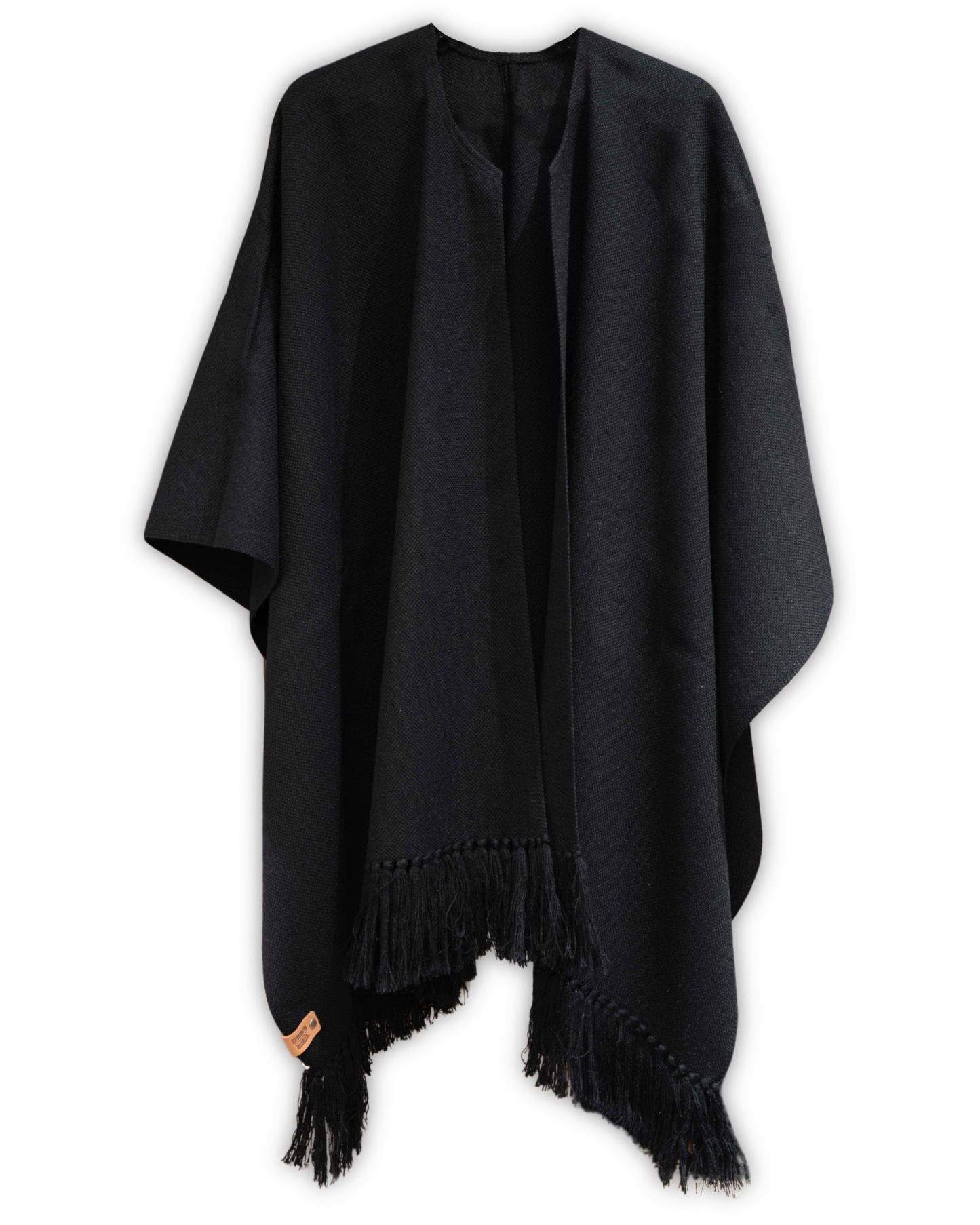 ruana de alpaca color negro hecho a mano en Chile