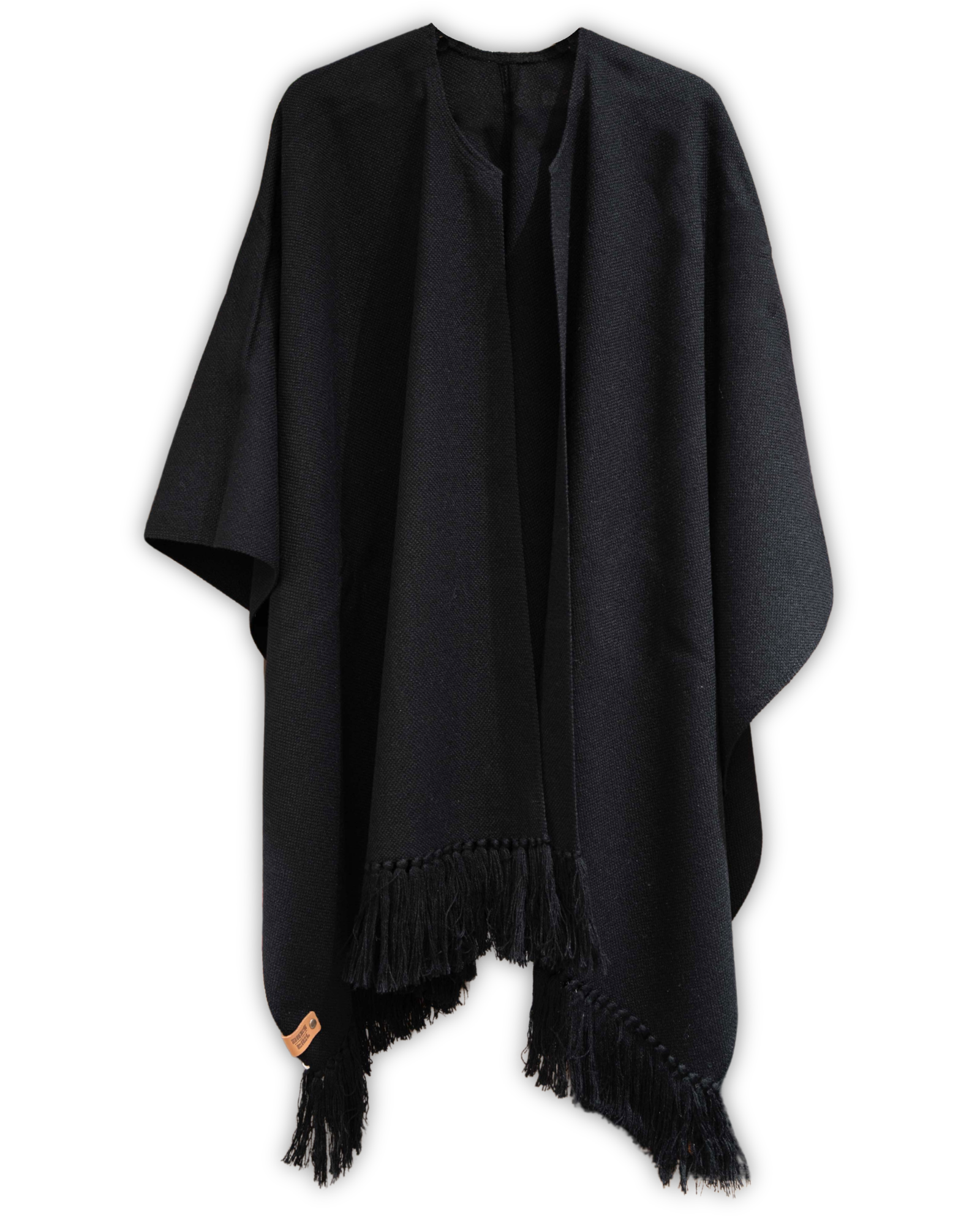 ruana de alpaca color negro hecho a mano en Chile