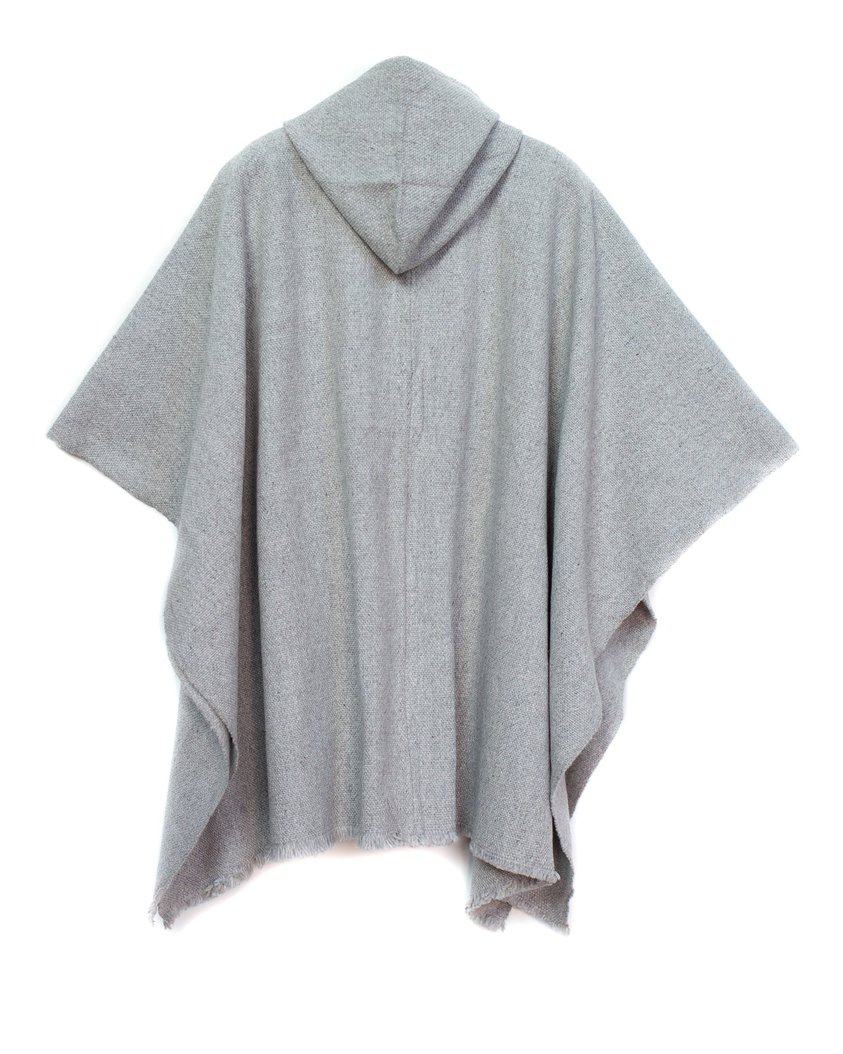vista trasera de poncho premium de lana gris perla claro tejido en telar por artesanos 